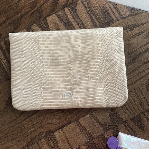 Lot of five make up bags! - Picture 3 of 15